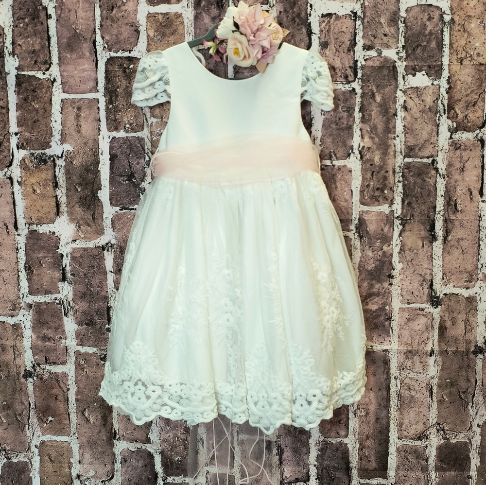 Elegant White Lace Flower Girl Dress Size 12/18M